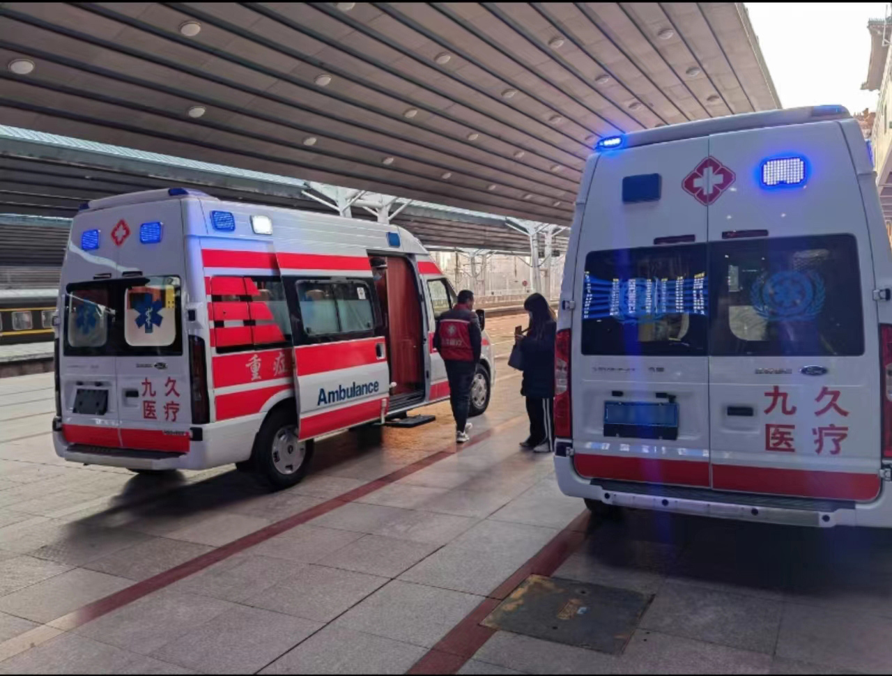 金堂县救护车长途转运